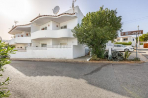 CoolHouses Algarve, Luz, 1 bed flat, top floor, a stone's throw to the beach, Casa Isabell